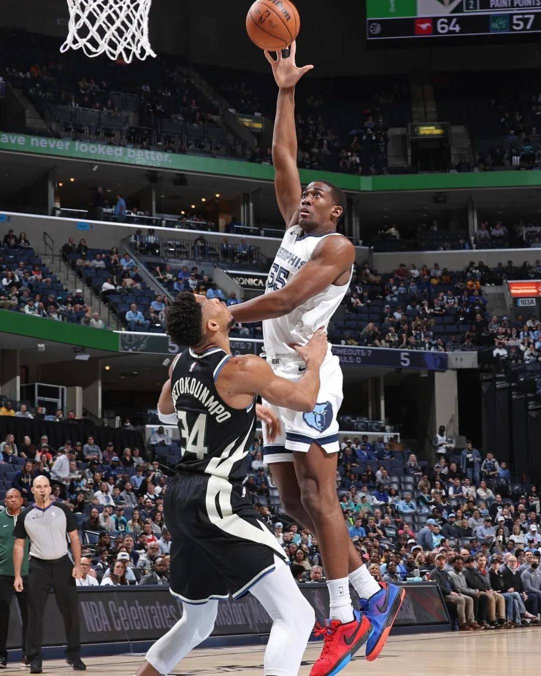 关于加拿大男篮险胜美国男篮，瓦兰丘纳斯高光表现的信息