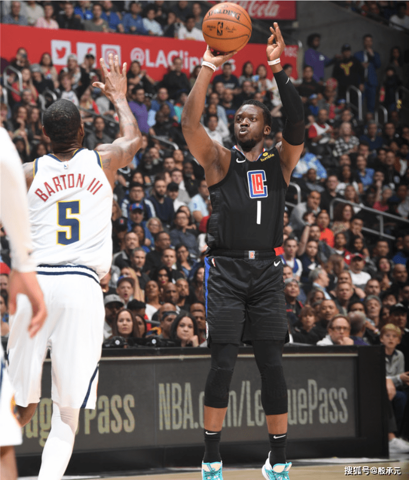 澳大利亚男篮力克雄鹿,巴图姆送出助攻 澳大利亚男篮力克雄鹿,巴图姆送出助攻