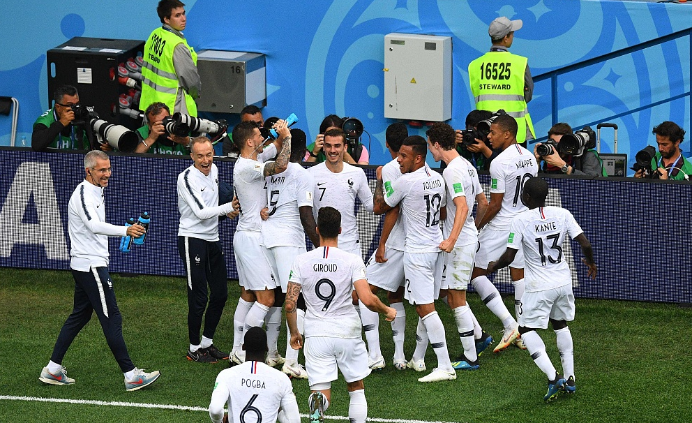 乌拉圭碾压瑞士，格列兹曼送出助攻