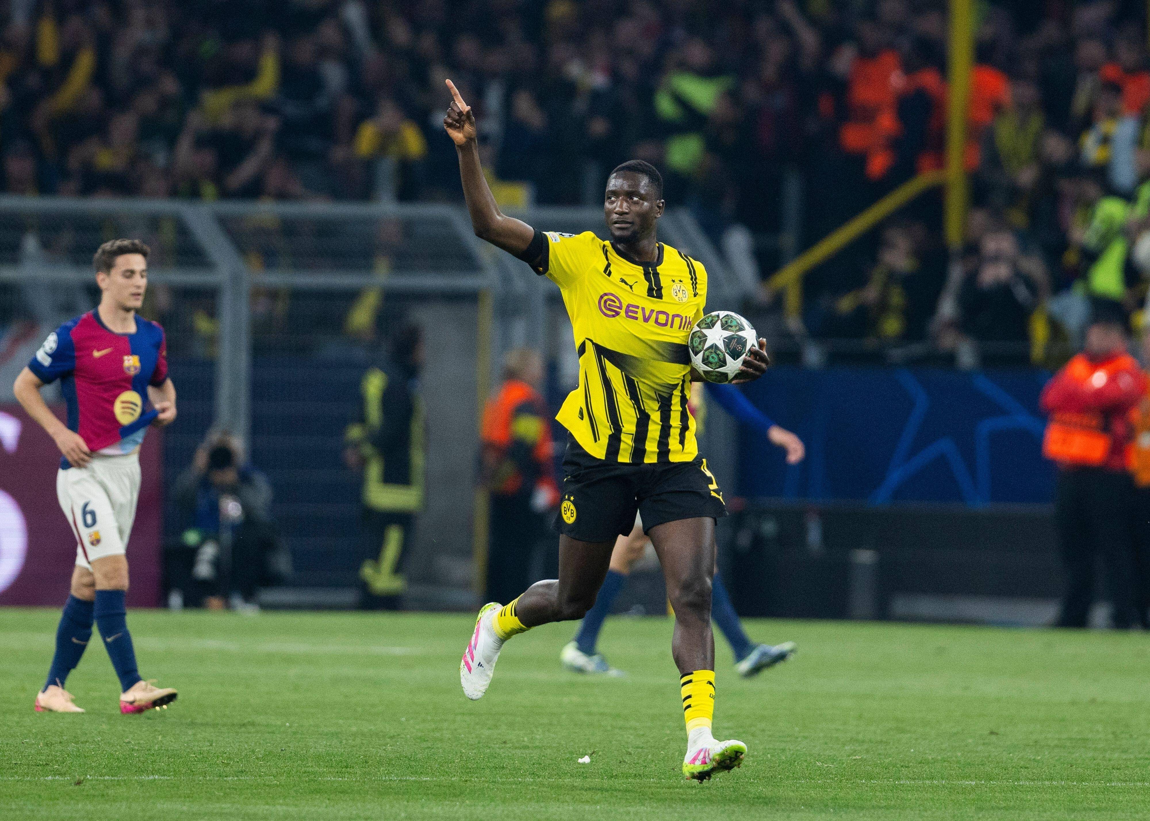 巴黎翻盘巴萨，马夏尔一己之力扛起全队