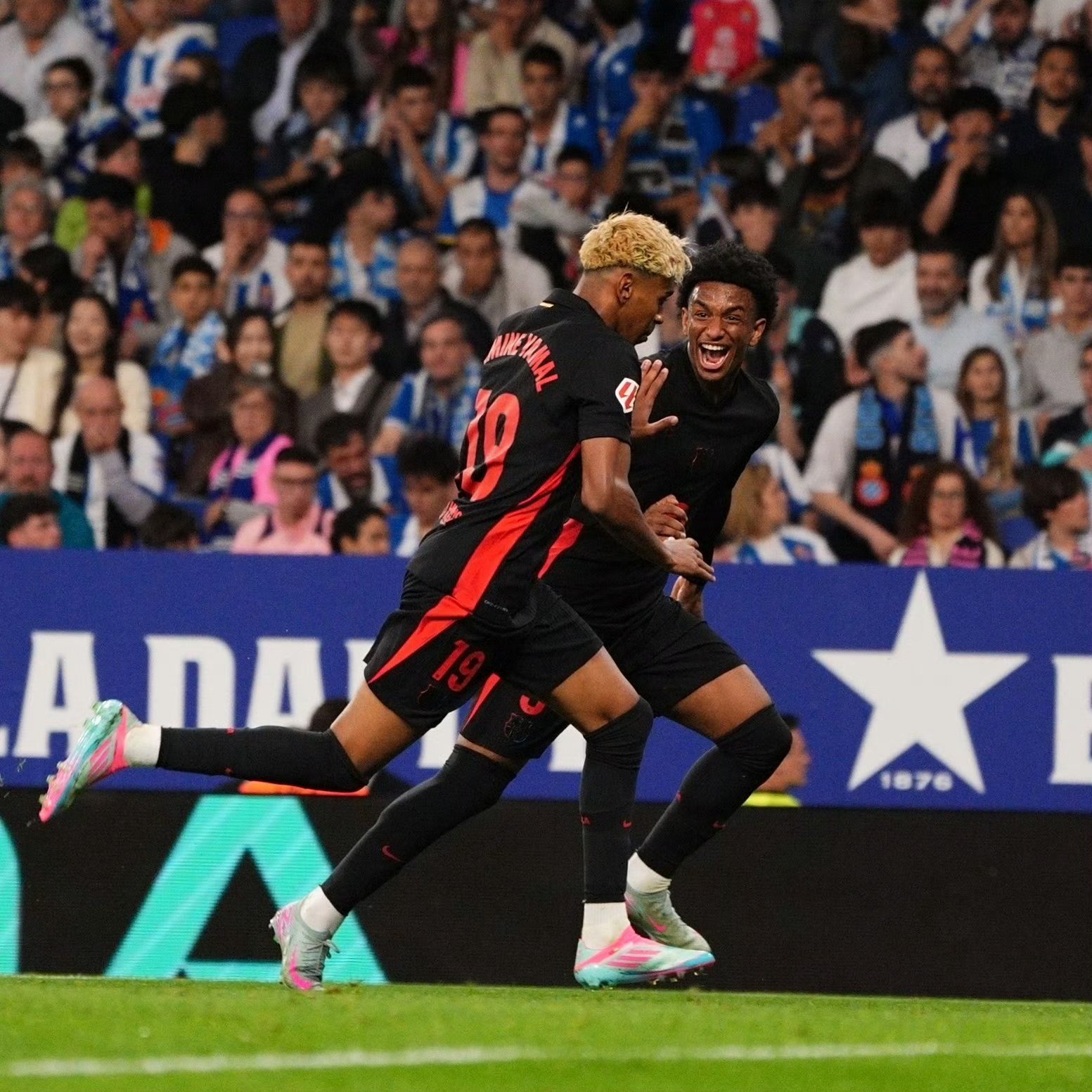 巴黎翻盘巴萨，马夏尔一己之力扛起全队