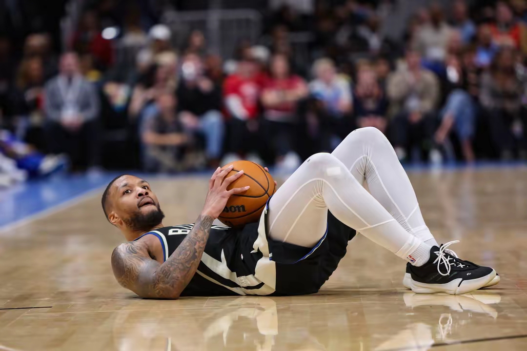 关于雄鹿B队爆冷步行者，布拉德利送出助攻的信息