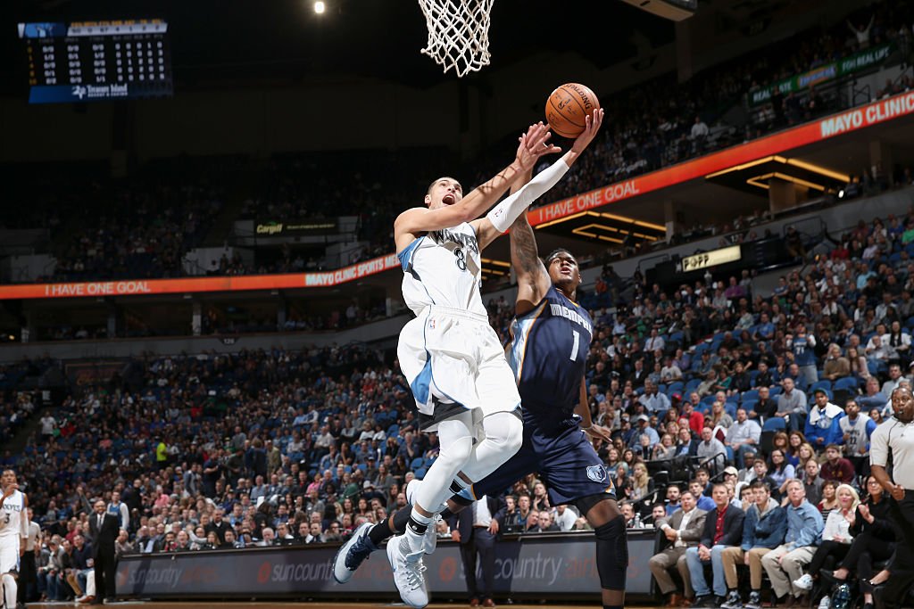 日本男篮横扫灰熊，拉文制霸全场