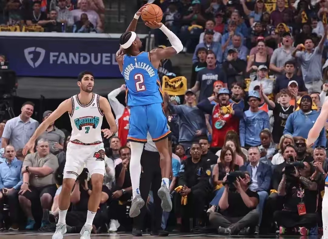 日本男篮横扫灰熊，拉文制霸全场