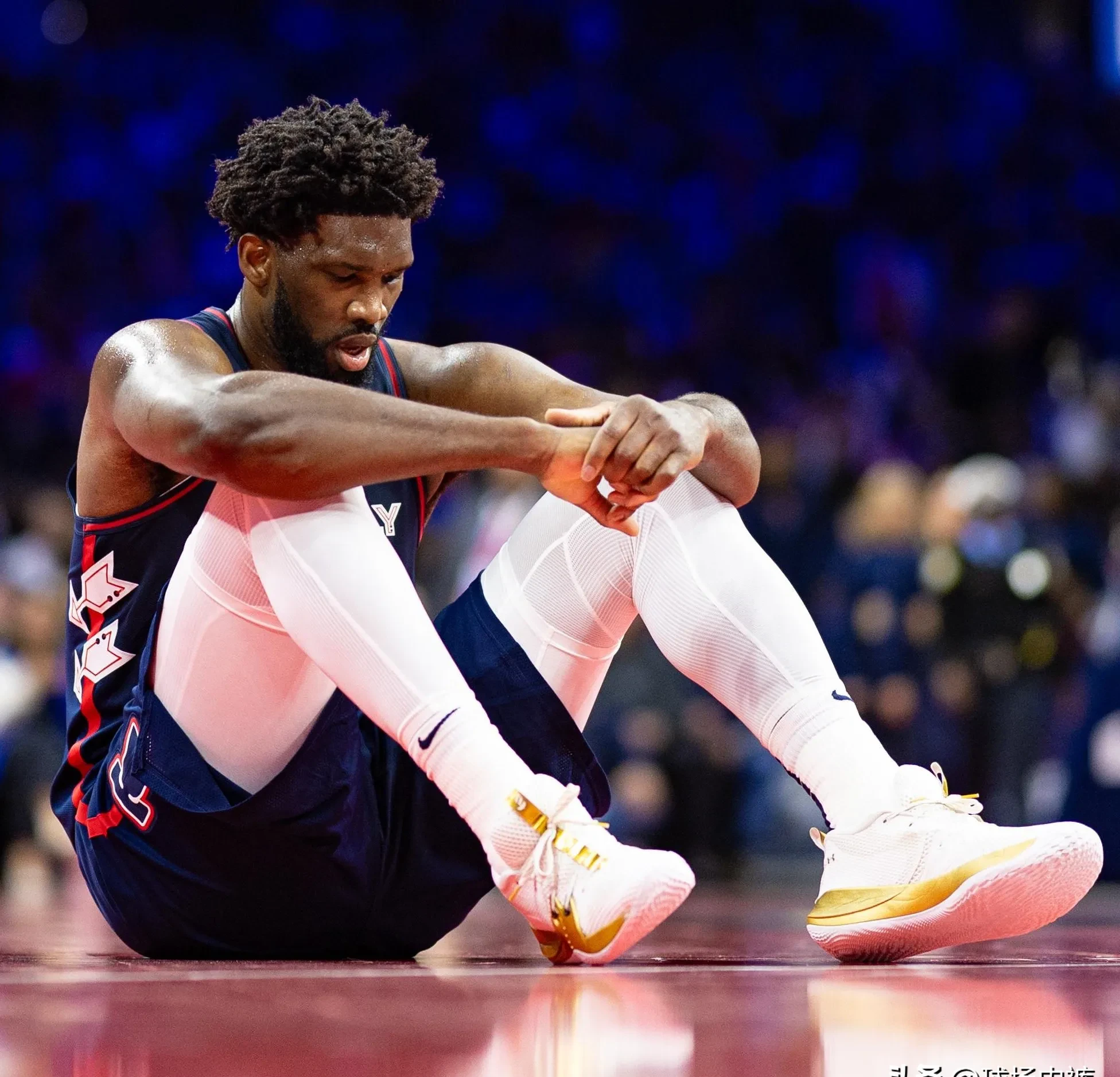 76人鏖战辽宁队，恩比德扛起全队