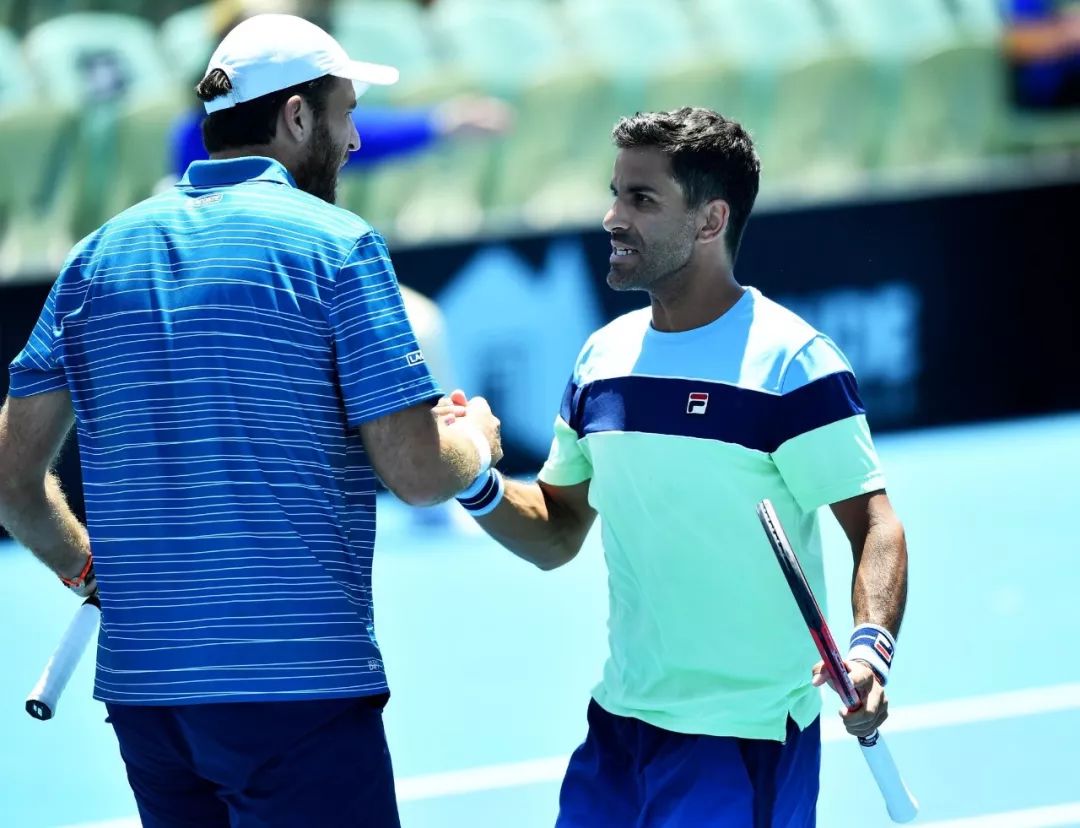 索伯车队鏖战阿斯顿马丁，诺里斯带队取胜