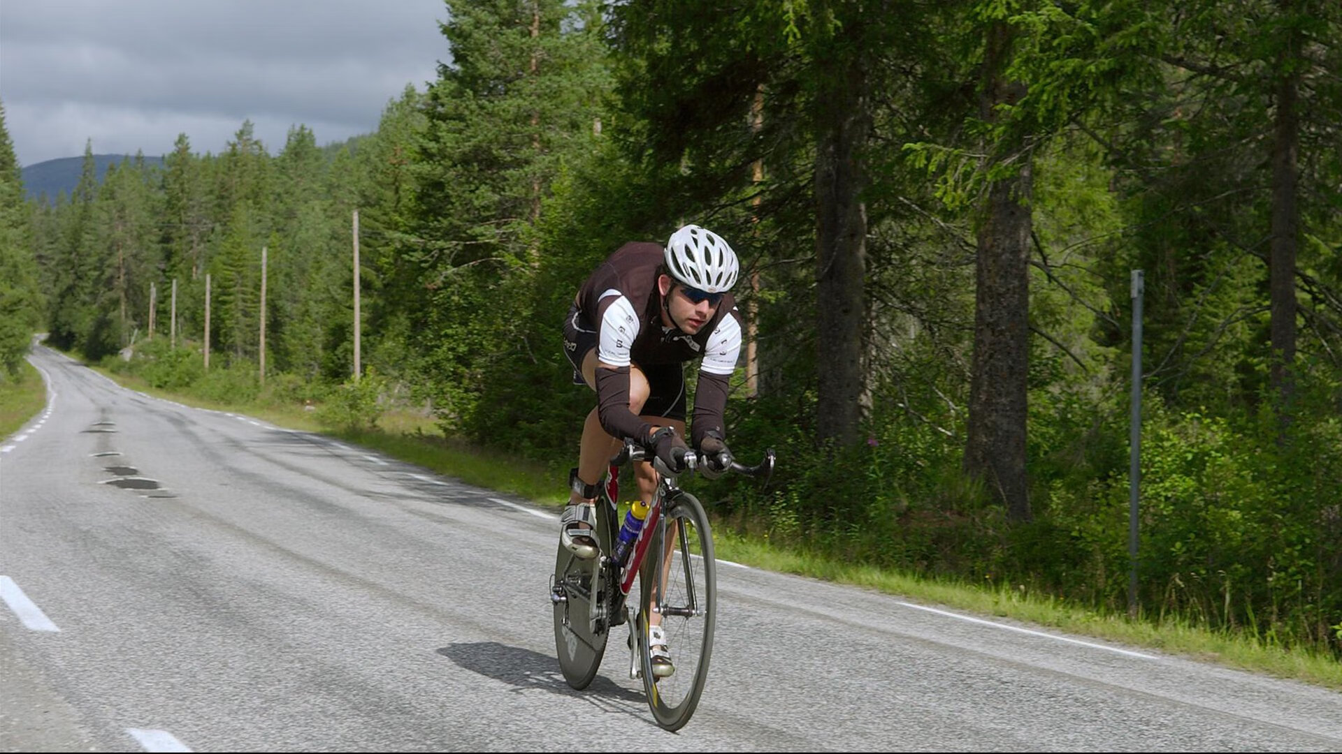 破茧成蝶,爱德华兹生死战狂飙,篮网绝境中扼住命运的咽喉