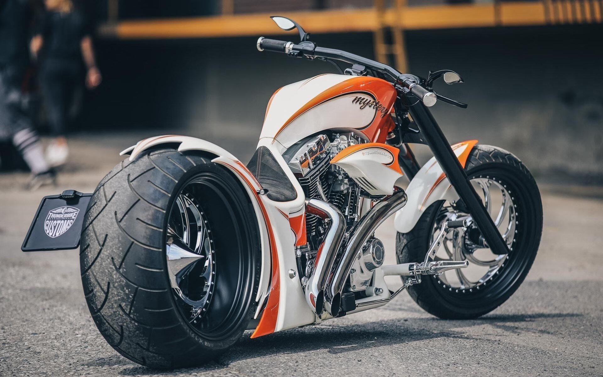 夜行权，当隐形王牌在F1街道的脉搏上签名