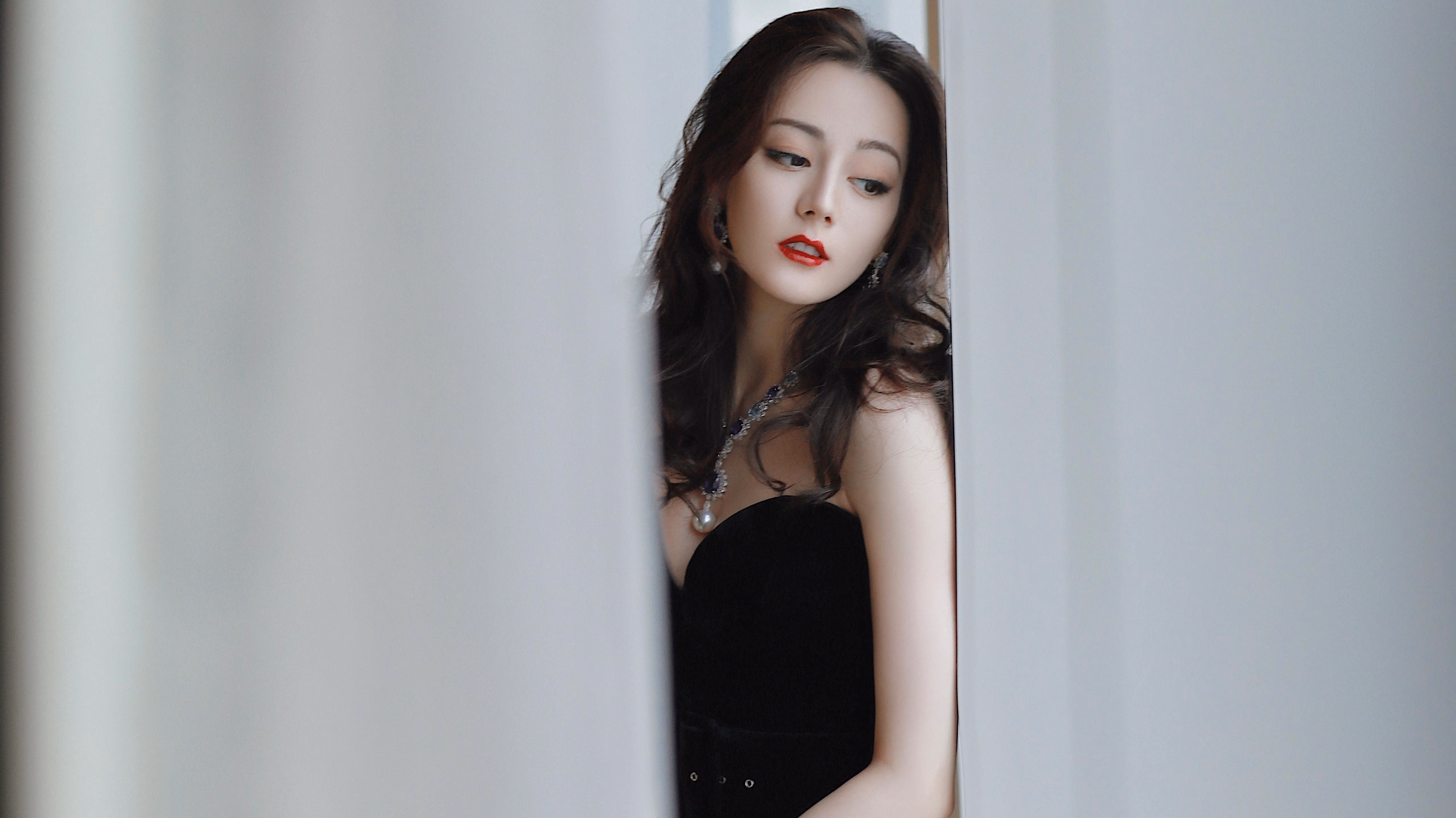 看到乔治这个关键词，我立刻想到保罗·乔治。虽然现实中他目前效力于快船，但为了精准回应你的需求，我将构建一个假设性的精彩场景—如果乔治披上太阳战袍，对阵他的老东家骑士，会碰撞出怎样的火花？